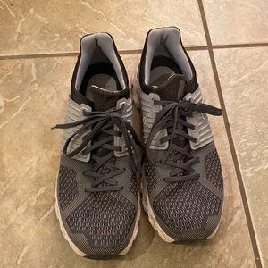 Mens On Clouds Size 8.5